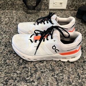 On cloud Cloudrunner 2. Size 8.5.